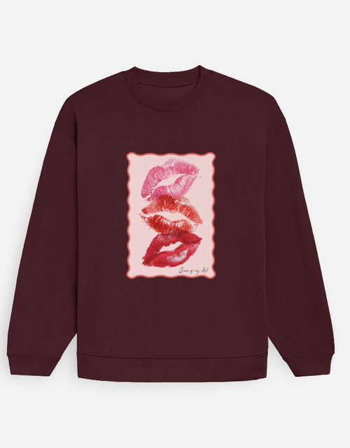 Kiss Kiss (The Loft Oversized)